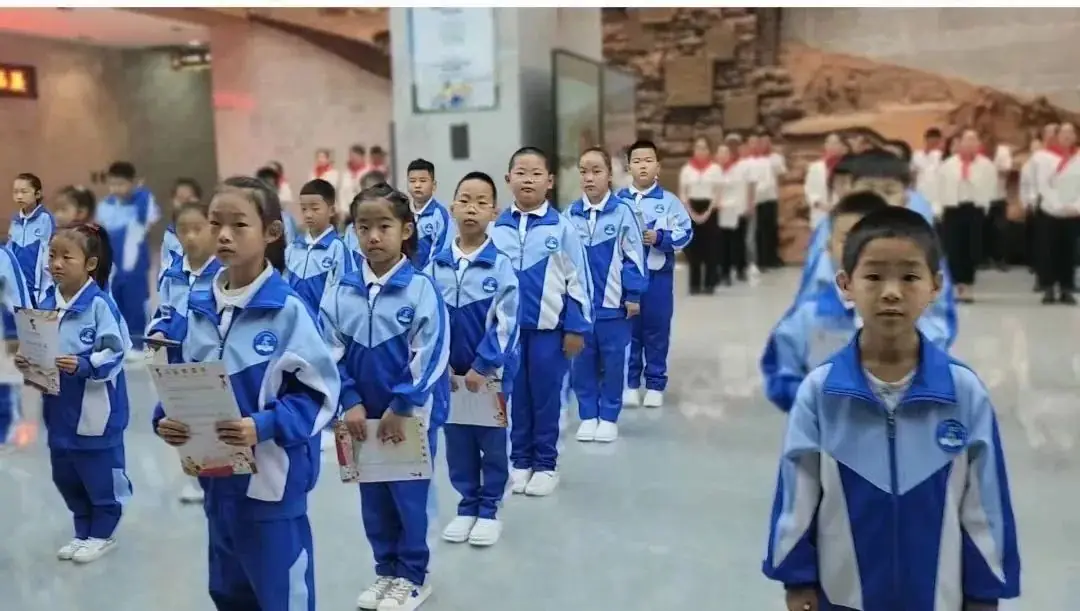 鸡冠区东风小学举行“红领巾爱祖国”新队员分批入队仪式 第13张 鸡冠区东风小学举行“红领巾爱祖国”新队员分批入队仪式 第13张