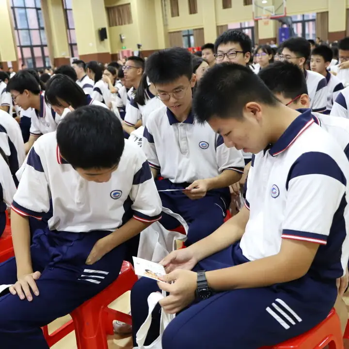 龙翔万里 决胜中考 ——广州市番禺区广铁一中铁英学校2024届初三年级中考冲刺动员大会 第49张 龙翔万里 决胜中考 ——广州市番禺区广铁一中铁英学校2024届初三年级中考冲刺动员大会 第49张