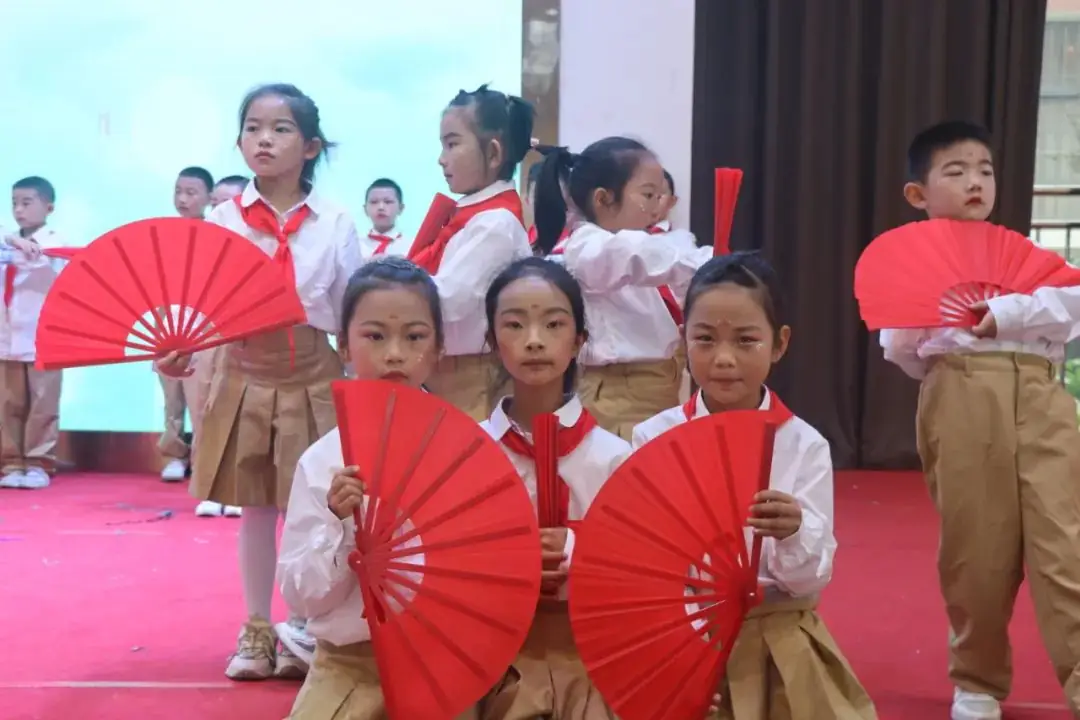 童心飞扬  梦想起航——曲靖经开区朝阳小学“六一”文艺汇演一年级专场 第54张