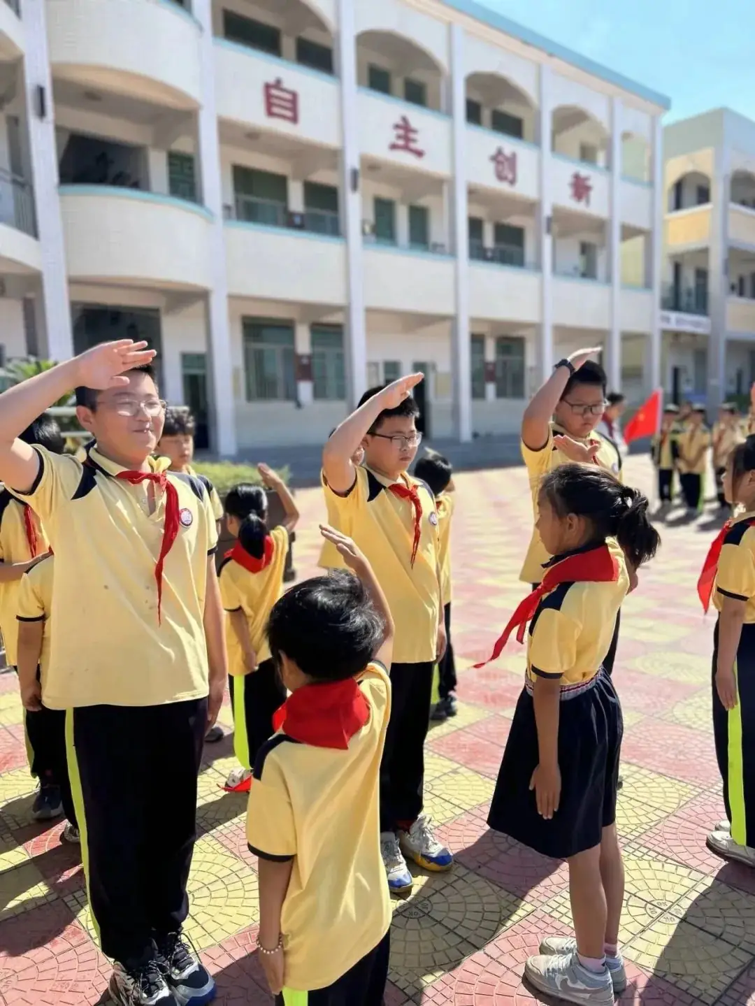 红领巾爱祖国,少年志谱华章——白奇民族小学一年级分批入队仪式 第30张 红领巾爱祖国,少年志谱华章——白奇民族小学一年级分批入队仪式 第30张