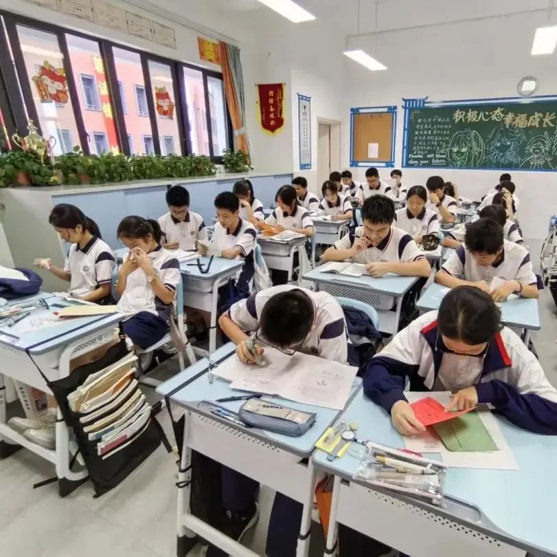 龙翔万里 决胜中考 ——广州市番禺区广铁一中铁英学校2024届初三年级中考冲刺动员大会 第108张 龙翔万里 决胜中考 ——广州市番禺区广铁一中铁英学校2024届初三年级中考冲刺动员大会 第108张