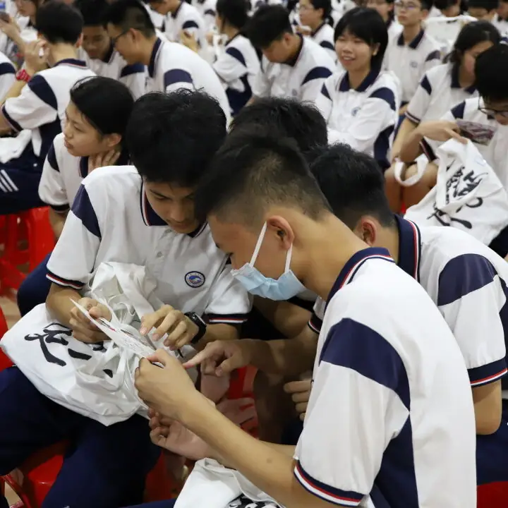 龙翔万里 决胜中考 ——广州市番禺区广铁一中铁英学校2024届初三年级中考冲刺动员大会 第51张 龙翔万里 决胜中考 ——广州市番禺区广铁一中铁英学校2024届初三年级中考冲刺动员大会 第51张