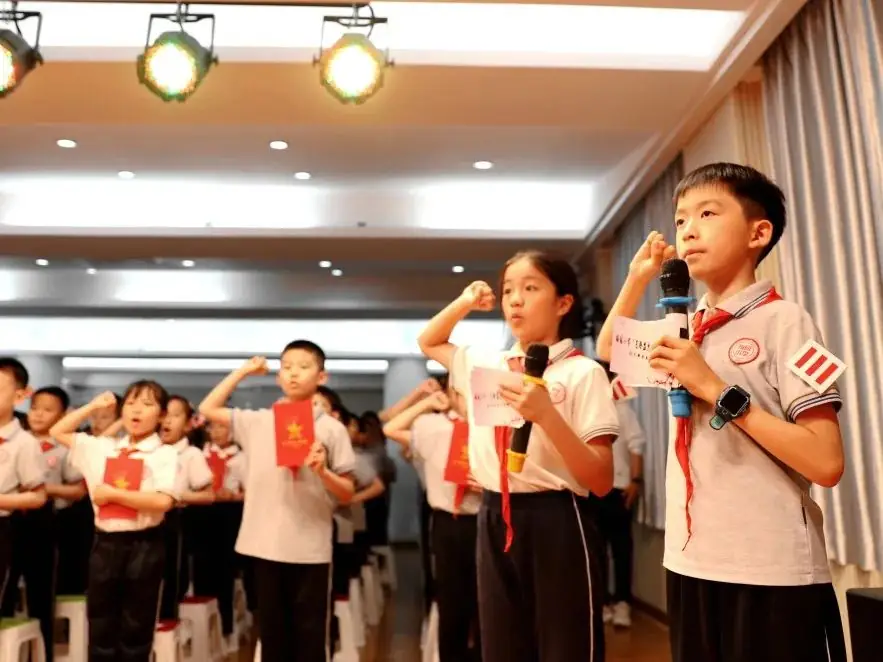 梅园小学2024年二年级入队仪式暨东海局新老结对关爱梅园学子活动 第32张