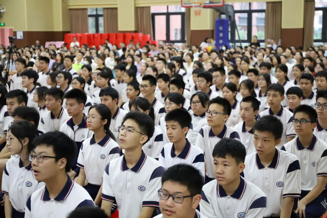 龙翔万里 决胜中考 ——广州市番禺区广铁一中铁英学校2024届初三年级中考冲刺动员大会 第25张 龙翔万里 决胜中考 ——广州市番禺区广铁一中铁英学校2024届初三年级中考冲刺动员大会 第25张