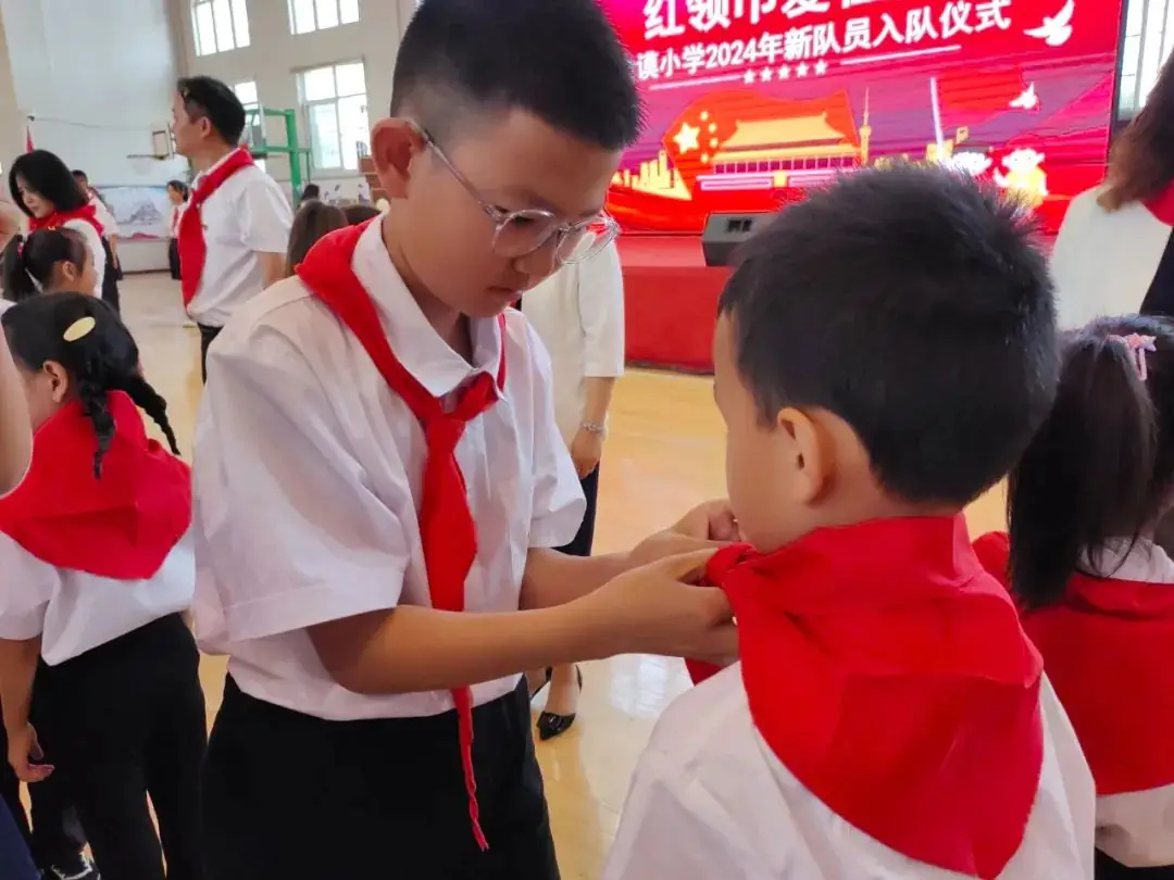 红领巾爱祖国——金谟小学少先队新队员入队仪式 第42张 红领巾爱祖国——金谟小学少先队新队员入队仪式 第42张