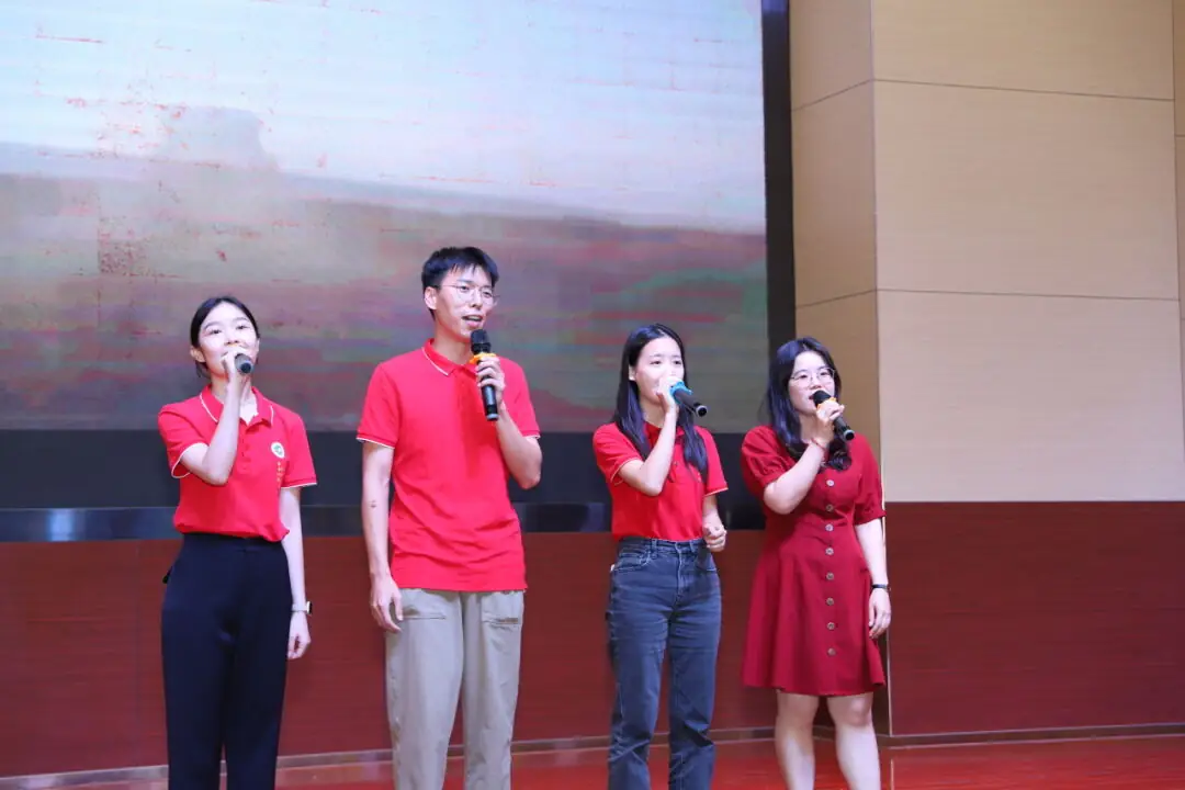 龙翔万里 决胜中考 ——广州市番禺区广铁一中铁英学校2024届初三年级中考冲刺动员大会 第30张 龙翔万里 决胜中考 ——广州市番禺区广铁一中铁英学校2024届初三年级中考冲刺动员大会 第30张