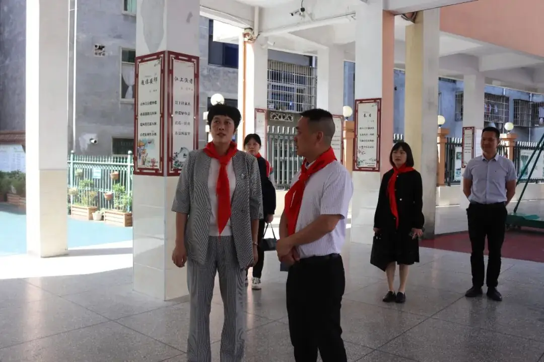 项忠红深入大同小学开展“六一”儿童节慰问活动 第4张 项忠红深入大同小学开展“六一”儿童节慰问活动 第4张