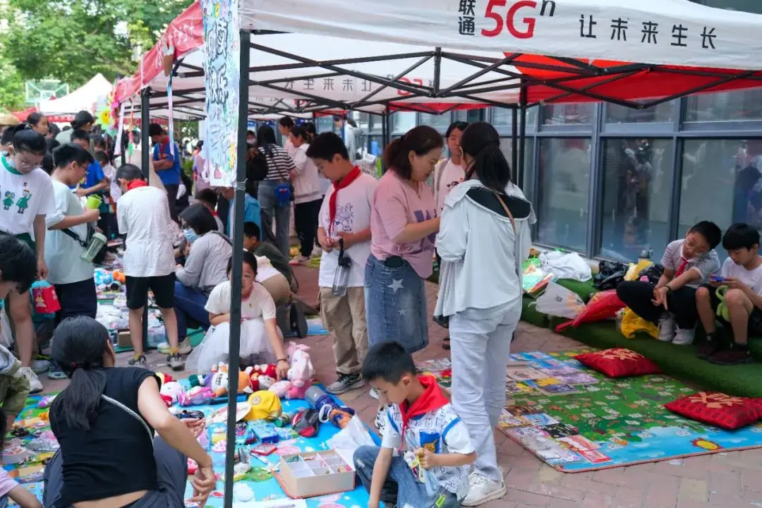 瞧,谁家的小学六一儿童节这样过!——郑州中学第四附属小学第三届爱心义卖暨社团展演活动 第41张 瞧,谁家的小学六一儿童节这样过!——郑州中学第四附属小学第三届爱心义卖暨社团展演活动 第41张