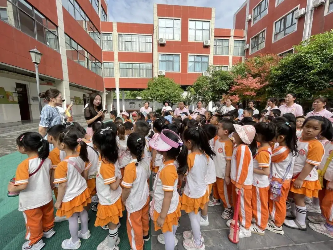 【未央学前.走进小学】走进小学 爱享成长—大班幼儿体验小学社会实践活动 第15张 【未央学前.走进小学】走进小学 爱享成长—大班幼儿体验小学社会实践活动 第15张