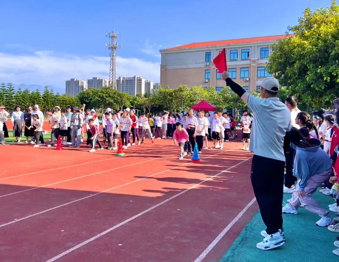 平潭岚城乡中心小学“绿色奥运,环保前行”第六届健体节 第39张 平潭岚城乡中心小学“绿色奥运,环保前行”第六届健体节 第39张