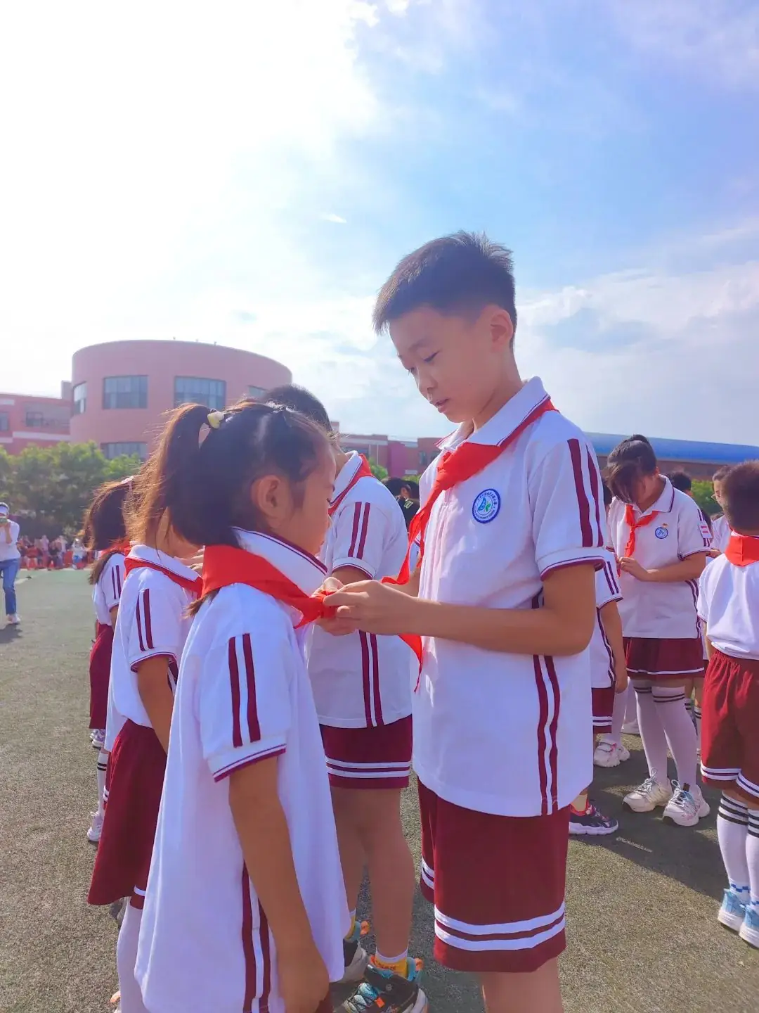 红领巾爱中国·争做新时代好队员——滨瑕小学举行主题队日暨2024年度一年级入队仪式 第5张 红领巾爱中国·争做新时代好队员——滨瑕小学举行主题队日暨2024年度一年级入队仪式 第5张