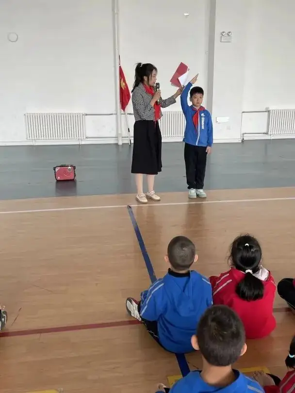 【筑梦熙华·入队仪式】济南市历下区熙华小学”红领巾爱祖国——争做新时代好少年”一年级入队仪式 第8张