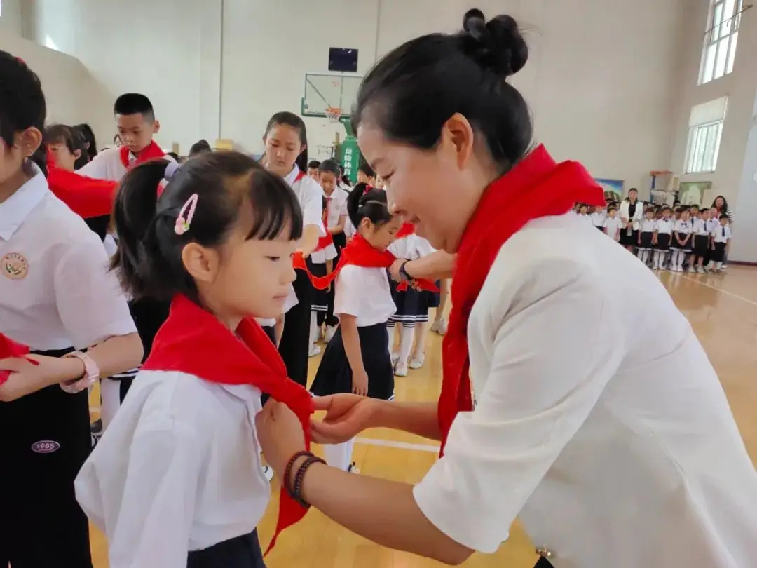 红领巾爱祖国——金谟小学少先队新队员入队仪式 第37张 红领巾爱祖国——金谟小学少先队新队员入队仪式 第37张