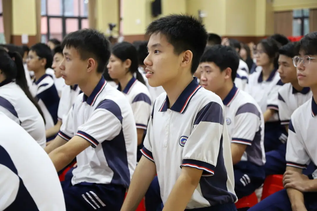 龙翔万里 决胜中考 ——广州市番禺区广铁一中铁英学校2024届初三年级中考冲刺动员大会 第16张 龙翔万里 决胜中考 ——广州市番禺区广铁一中铁英学校2024届初三年级中考冲刺动员大会 第16张