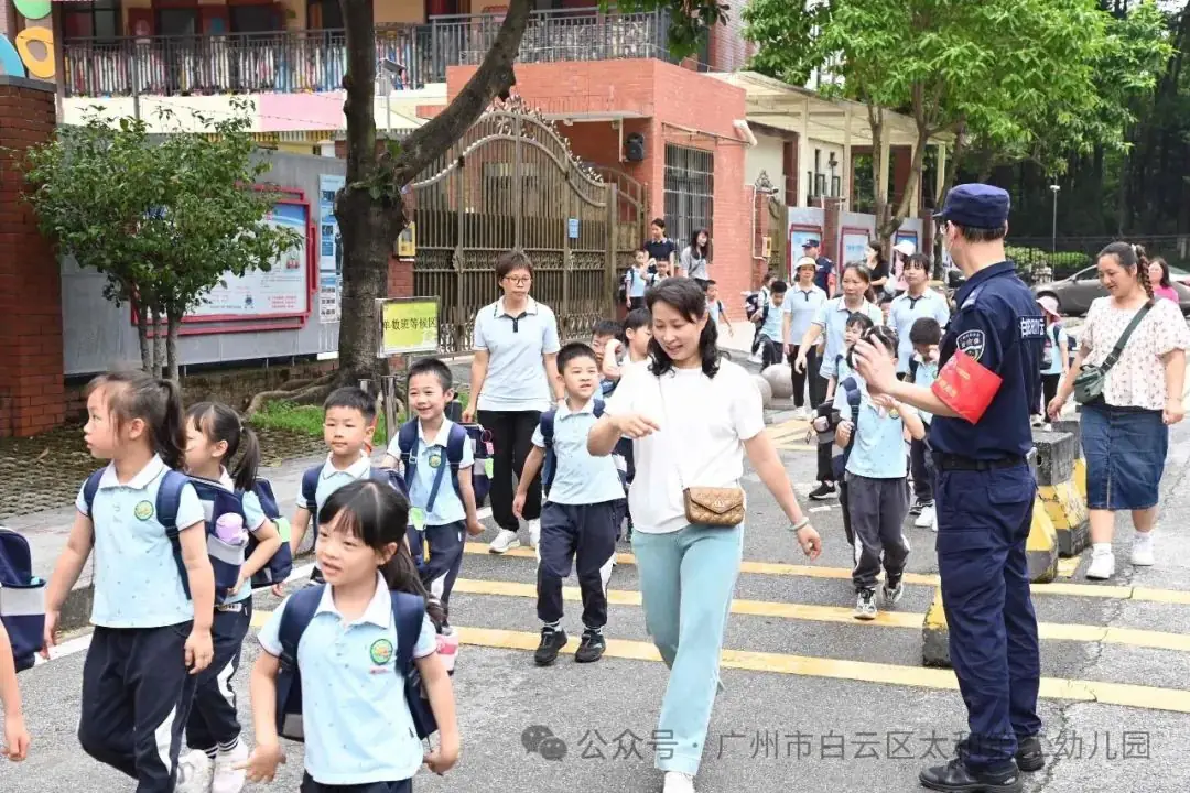 初探小学 ,“幼”见成长——太和第二幼儿园幼小衔接活动之参观龙归小学 第13张 初探小学 ,“幼”见成长——太和第二幼儿园幼小衔接活动之参观龙归小学 第13张