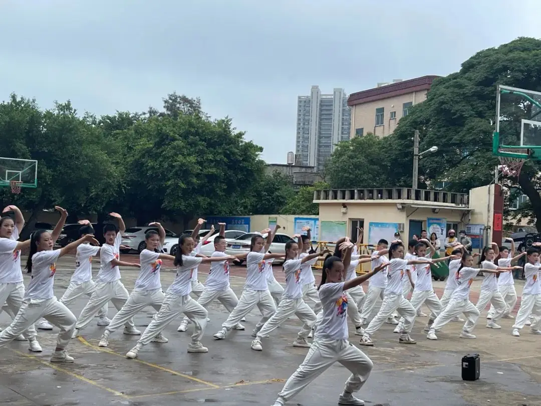 平潭岚城乡中心小学“绿色奥运,环保前行”第六届健体节 第51张 平潭岚城乡中心小学“绿色奥运,环保前行”第六届健体节 第51张
