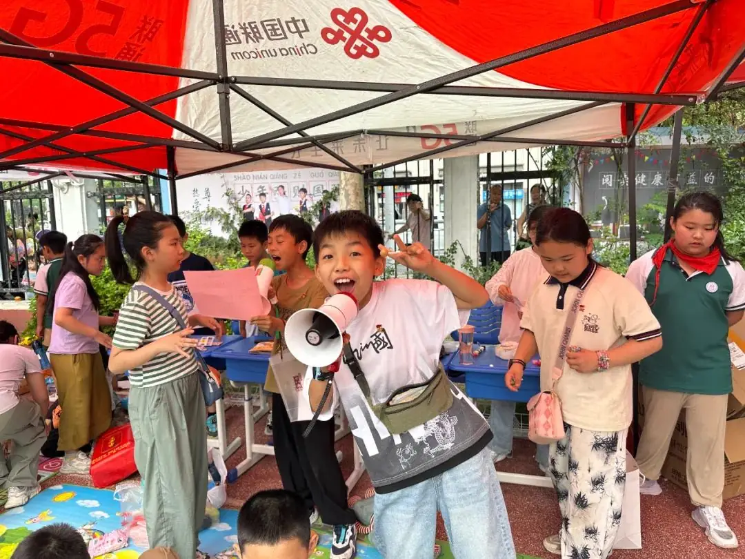 瞧,谁家的小学六一儿童节这样过!——郑州中学第四附属小学第三届爱心义卖暨社团展演活动 第49张 瞧,谁家的小学六一儿童节这样过!——郑州中学第四附属小学第三届爱心义卖暨社团展演活动 第49张