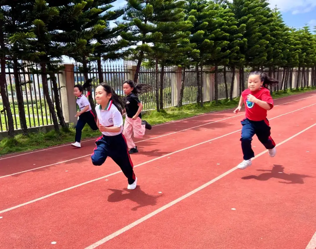 平潭岚城乡中心小学“绿色奥运,环保前行”第六届健体节 第26张 平潭岚城乡中心小学“绿色奥运,环保前行”第六届健体节 第26张