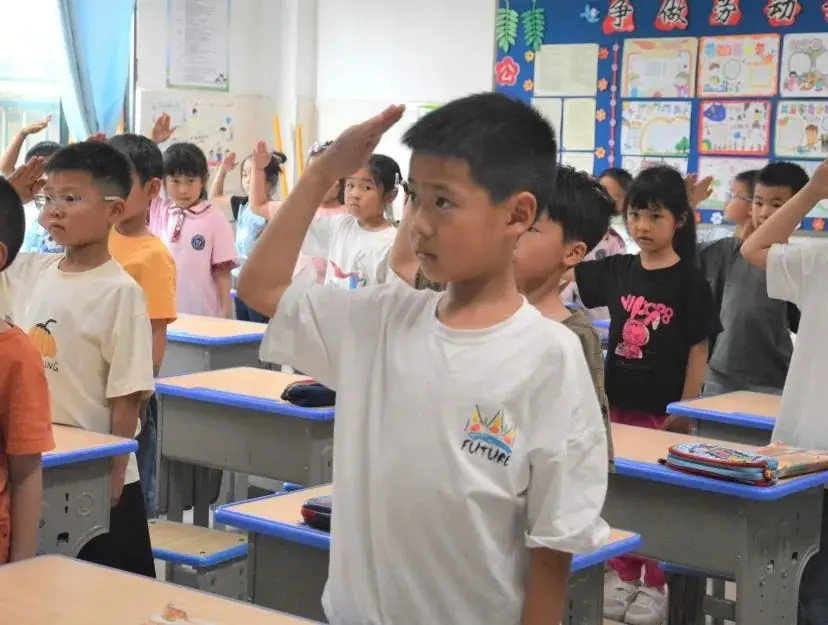 红领巾爱祖国 ——枝江英杰小学开展六一主题队日暨新队员入队仪式活动 第9张