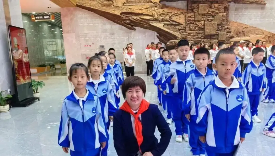 鸡冠区东风小学举行“红领巾爱祖国”新队员分批入队仪式 第24张 鸡冠区东风小学举行“红领巾爱祖国”新队员分批入队仪式 第24张