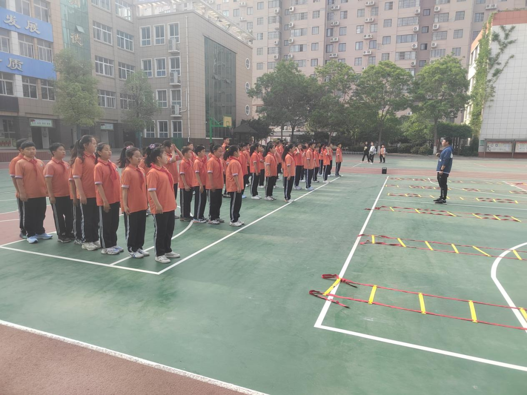 展风采、促成长、争达标——新乡市外国语小学2024年度技能学科青年教师达标课活动掠影 第11张 展风采、促成长、争达标——新乡市外国语小学2024年度技能学科青年教师达标课活动掠影 第11张
