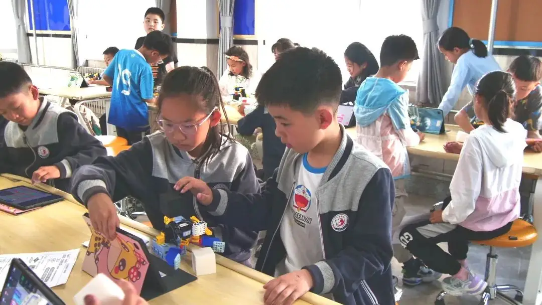 【人文鲸园·全环境育人】环翠区小学全学科单元集备观摩暨展评活动在威海市鲸园小学举行 第27张 【人文鲸园·全环境育人】环翠区小学全学科单元集备观摩暨展评活动在威海市鲸园小学举行 第27张