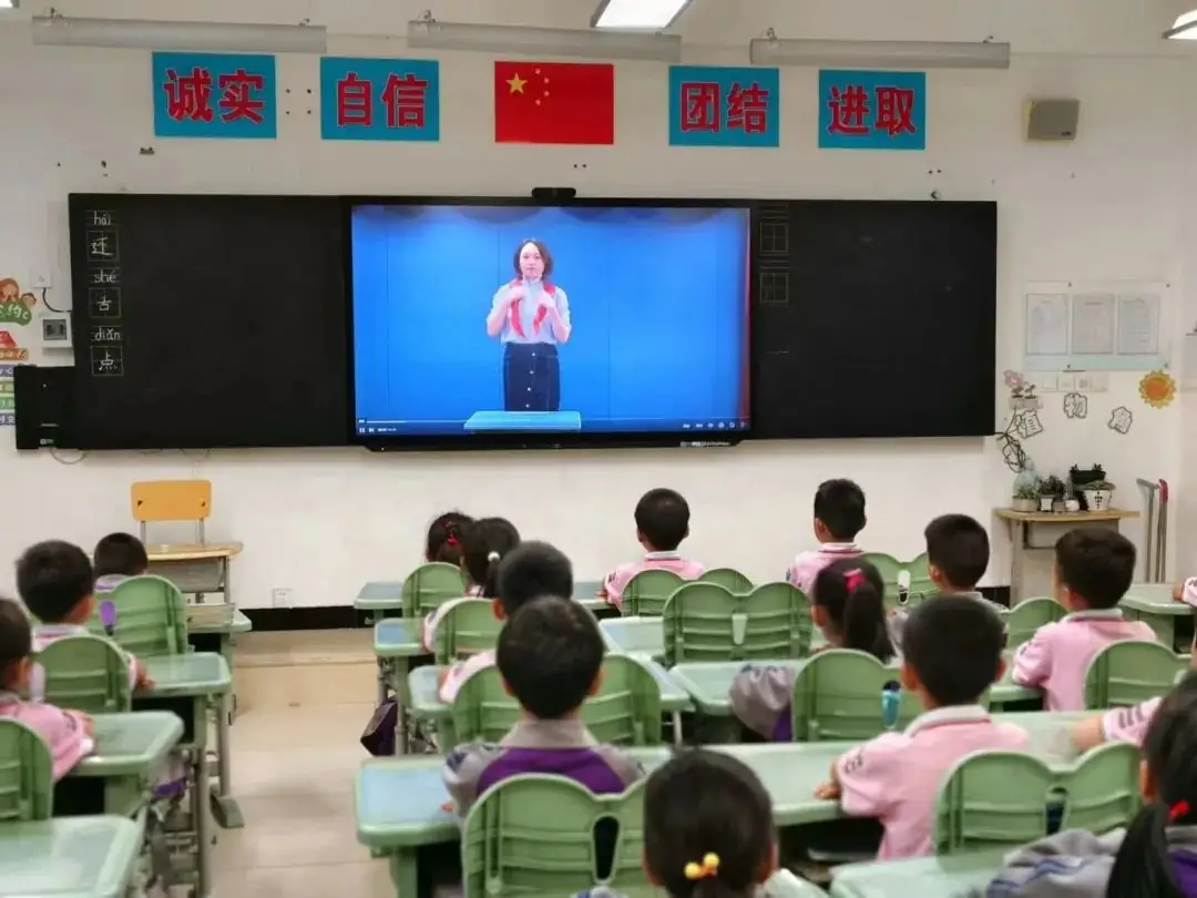 红领巾爱祖国——白塔小学一年级新队员分批入队仪式 第5张 红领巾爱祖国——白塔小学一年级新队员分批入队仪式 第5张
