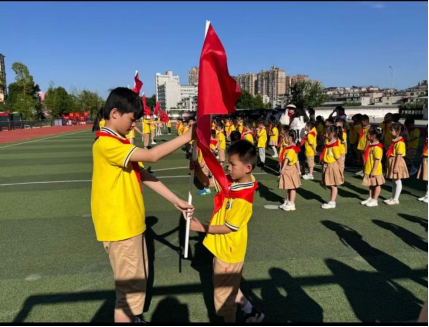 红领巾爱祖国——景德镇市第五小学少先队新队员入队仪式 第8张 红领巾爱祖国——景德镇市第五小学少先队新队员入队仪式 第8张