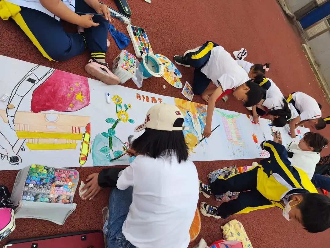 三十里堡小学(一小校区)“童心筑梦 共绘未来”主题大队会暨庆六一百米共绘活动 第47张 三十里堡小学(一小校区)“童心筑梦 共绘未来”主题大队会暨庆六一百米共绘活动 第47张