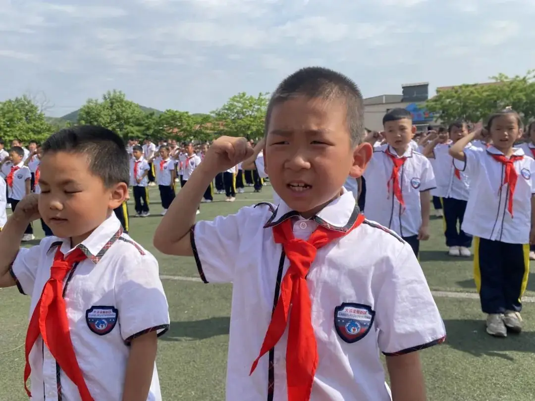 三十里堡小学(一小校区)“童心筑梦 共绘未来”主题大队会暨庆六一百米共绘活动 第21张 三十里堡小学(一小校区)“童心筑梦 共绘未来”主题大队会暨庆六一百米共绘活动 第21张