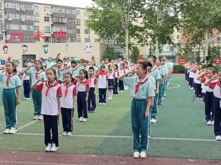 红领巾爱祖国——张店区潘南小学北校区少先队新队员入队仪式 第20张
