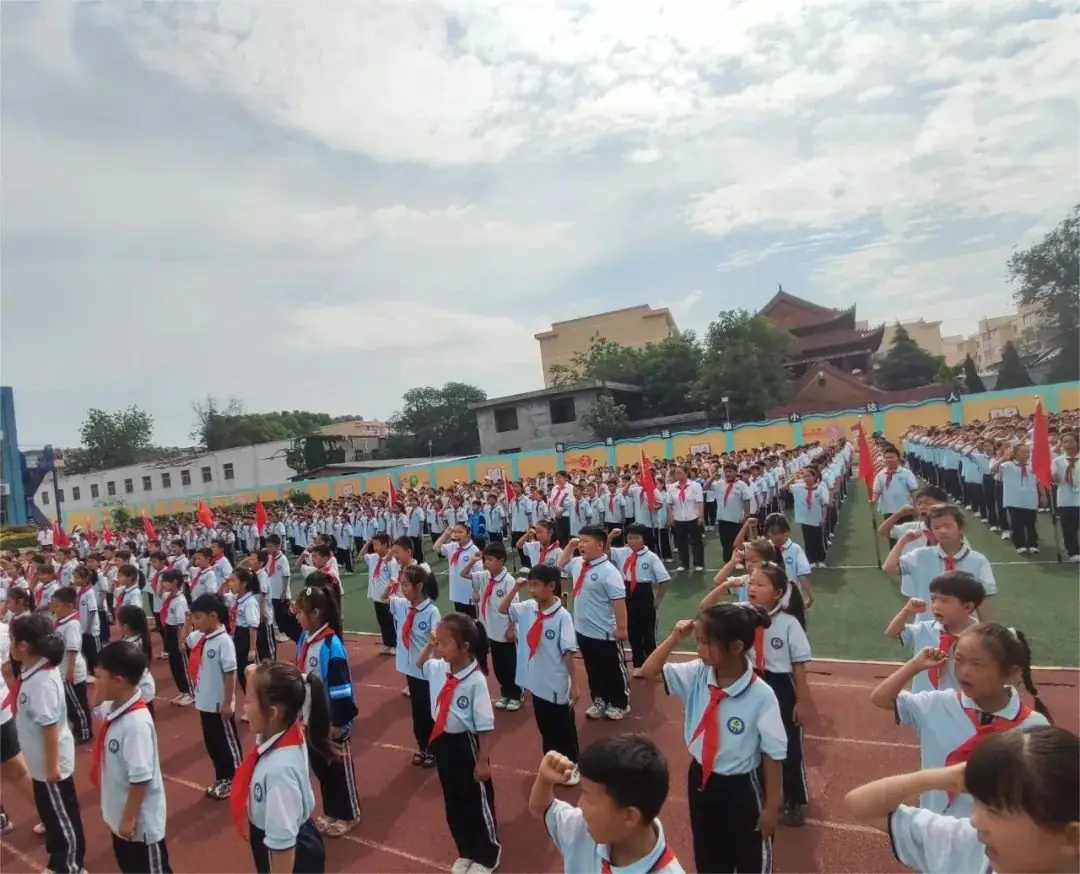 “红领巾 爱祖国”——耿庄小学少先队入队仪式 第21张 “红领巾 爱祖国”——耿庄小学少先队入队仪式 第21张