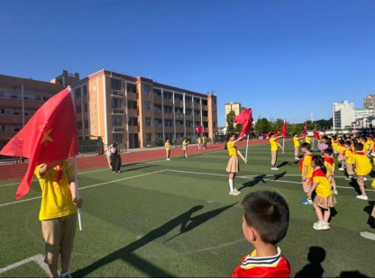 红领巾爱祖国——景德镇市第五小学少先队新队员入队仪式 第4张 红领巾爱祖国——景德镇市第五小学少先队新队员入队仪式 第4张