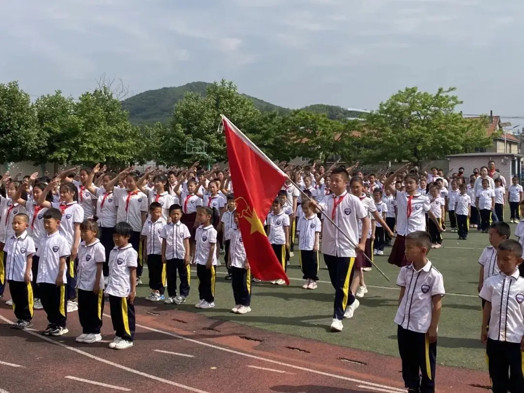 三十里堡小学(一小校区)“童心筑梦 共绘未来”主题大队会暨庆六一百米共绘活动 第3张 三十里堡小学(一小校区)“童心筑梦 共绘未来”主题大队会暨庆六一百米共绘活动 第3张