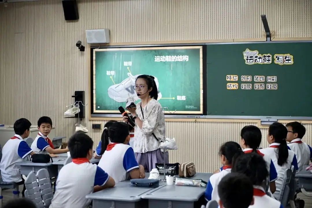 所前二小丨以线造型,以情入画——萧山区小学美术“向上生长”写生教学专题研训活动 第7张 所前二小丨以线造型,以情入画——萧山区小学美术“向上生长”写生教学专题研训活动 第7张