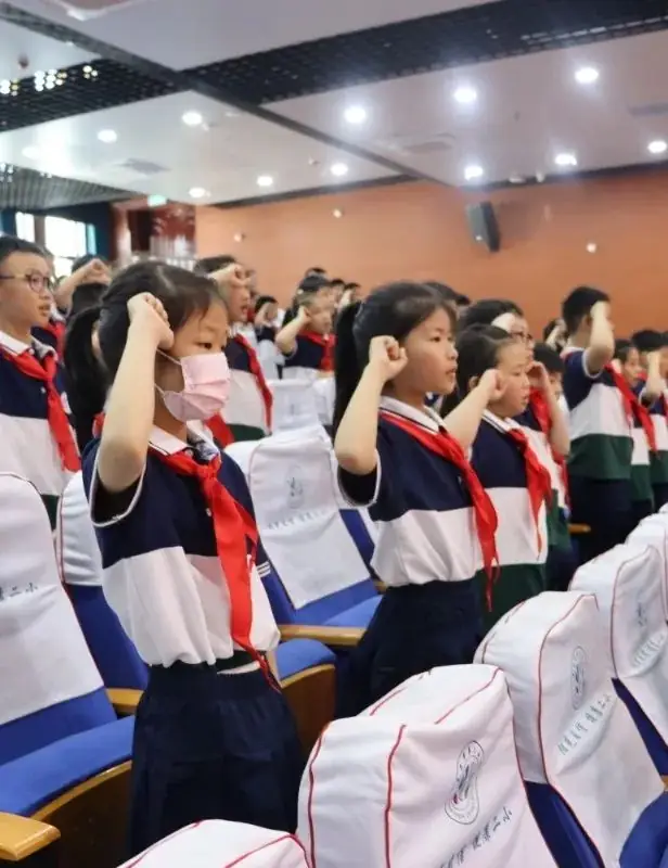 二小音画丨红领巾 爱祖国——天长市第二小学2024年一年级新队员入队仪式 第19张 二小音画丨红领巾 爱祖国——天长市第二小学2024年一年级新队员入队仪式 第19张