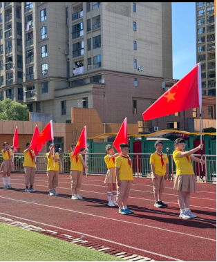 红领巾爱祖国——景德镇市第五小学少先队新队员入队仪式 第2张 红领巾爱祖国——景德镇市第五小学少先队新队员入队仪式 第2张
