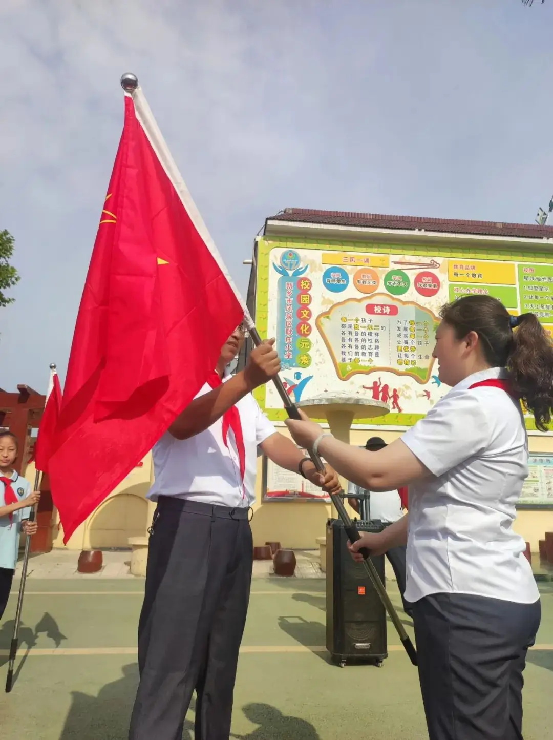 “红领巾 爱祖国”——耿庄小学少先队入队仪式 第11张 “红领巾 爱祖国”——耿庄小学少先队入队仪式 第11张