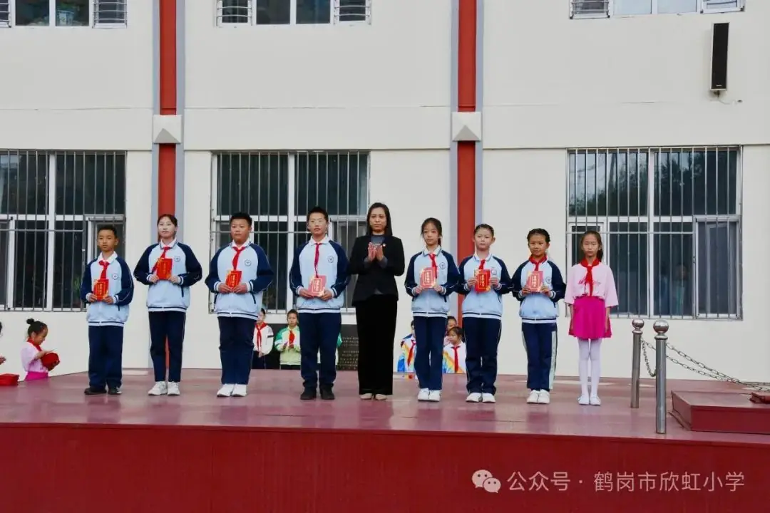 【欣虹·德育】欣虹小学2023-2024学年表彰优秀学生颁奖仪式 第5张 【欣虹·德育】欣虹小学2023-2024学年表彰优秀学生颁奖仪式 第5张
