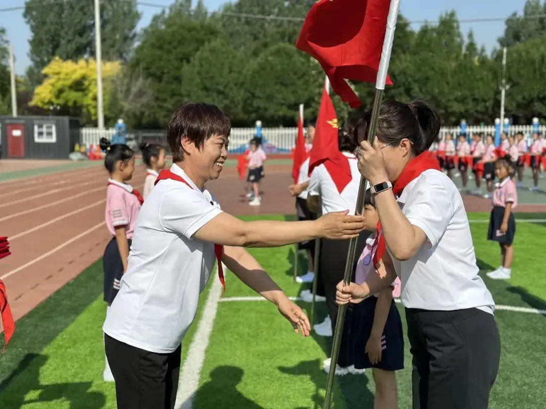 红领巾爱祖国——白塔小学一年级新队员分批入队仪式 第45张 红领巾爱祖国——白塔小学一年级新队员分批入队仪式 第45张
