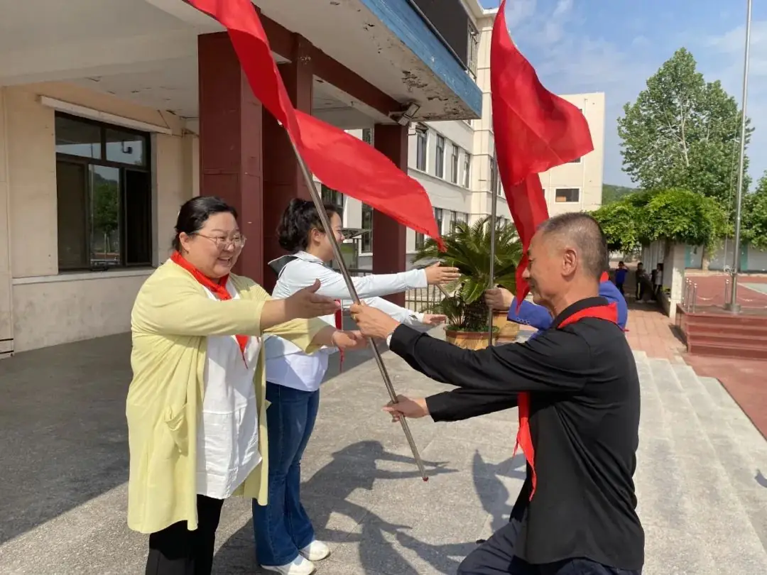 三十里堡小学(一小校区)“童心筑梦 共绘未来”主题大队会暨庆六一百米共绘活动 第22张 三十里堡小学(一小校区)“童心筑梦 共绘未来”主题大队会暨庆六一百米共绘活动 第22张
