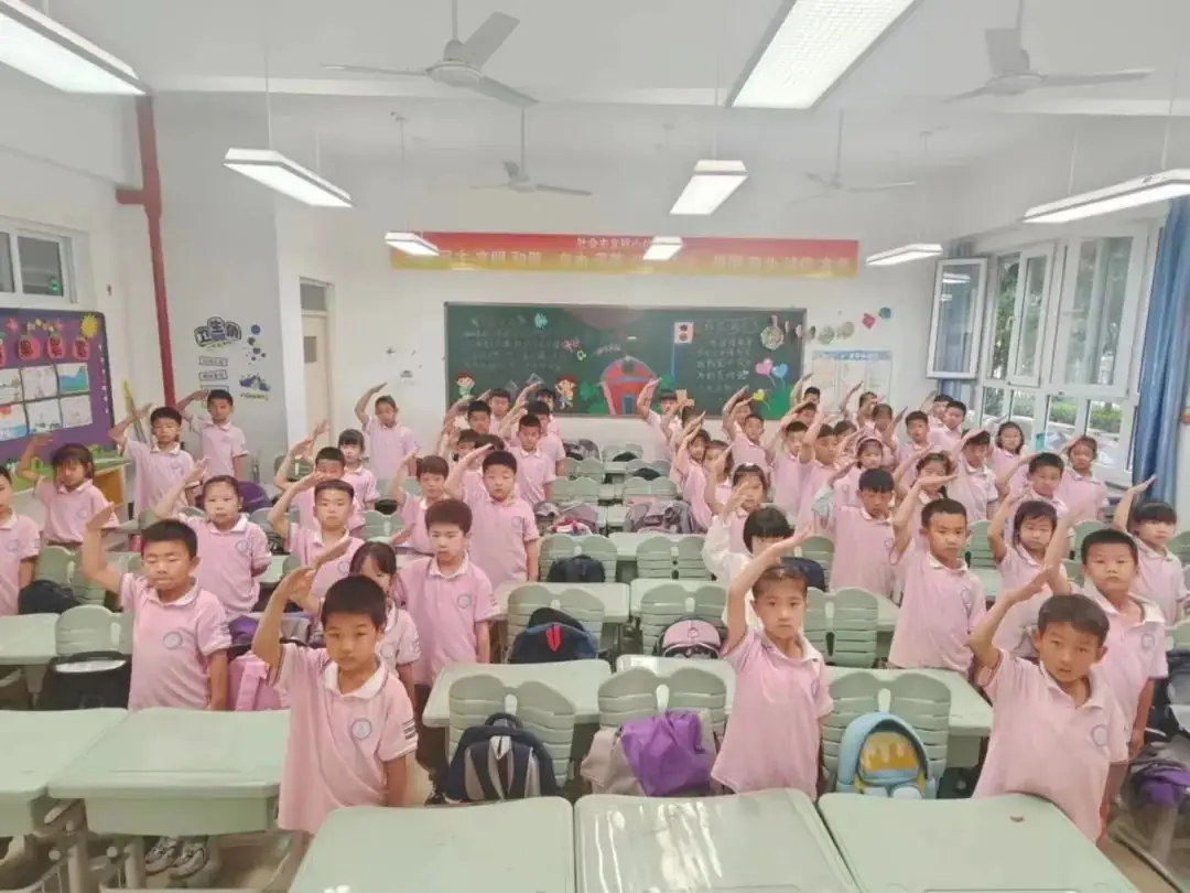 红领巾爱祖国——白塔小学一年级新队员分批入队仪式 第7张 红领巾爱祖国——白塔小学一年级新队员分批入队仪式 第7张