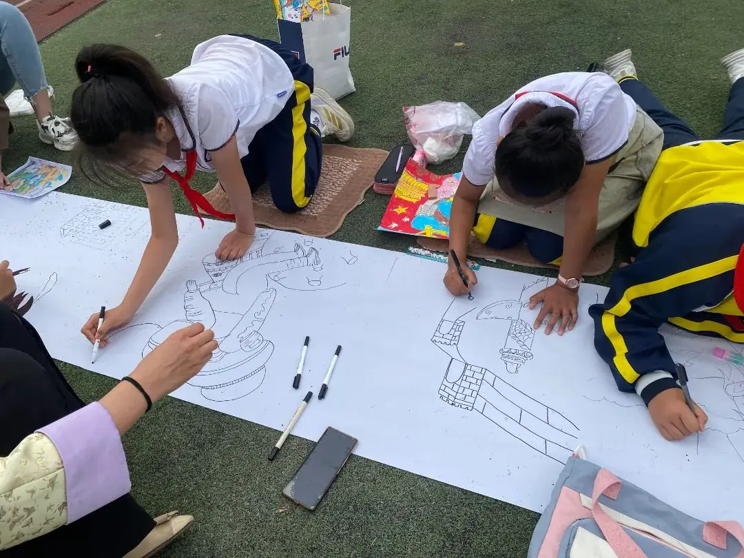 三十里堡小学(一小校区)“童心筑梦 共绘未来”主题大队会暨庆六一百米共绘活动 第63张 三十里堡小学(一小校区)“童心筑梦 共绘未来”主题大队会暨庆六一百米共绘活动 第63张