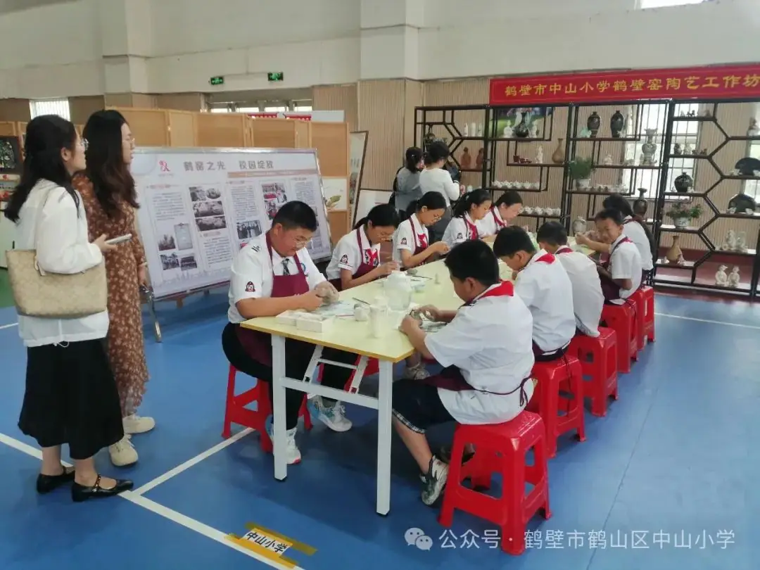 鹤壁市鹤山区中山小学迎春老年学院鹤壁窑参加市第二十二届中小学生艺术节学生艺术实践工作坊展演 第2张