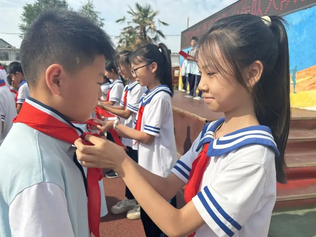 “红领巾 爱祖国”——耿庄小学少先队入队仪式 第13张 “红领巾 爱祖国”——耿庄小学少先队入队仪式 第13张