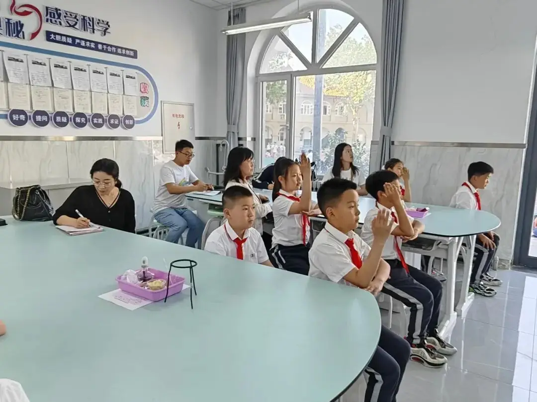 【人文鲸园·全环境育人】环翠区小学全学科单元集备观摩暨展评活动在威海市鲸园小学举行 第24张 【人文鲸园·全环境育人】环翠区小学全学科单元集备观摩暨展评活动在威海市鲸园小学举行 第24张