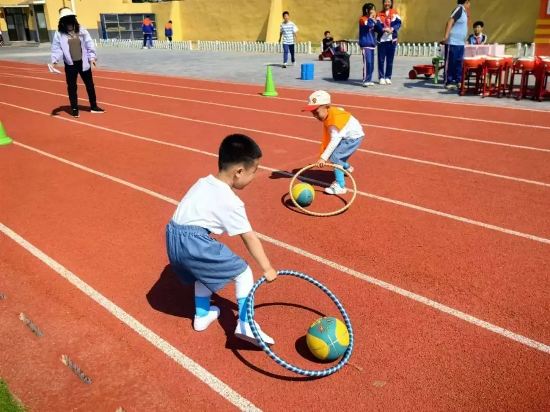 【创新·一小】新民市城区第一小学幼儿园“缤纷六一  童心飞扬”庆“六一”亲子运动会 第41张