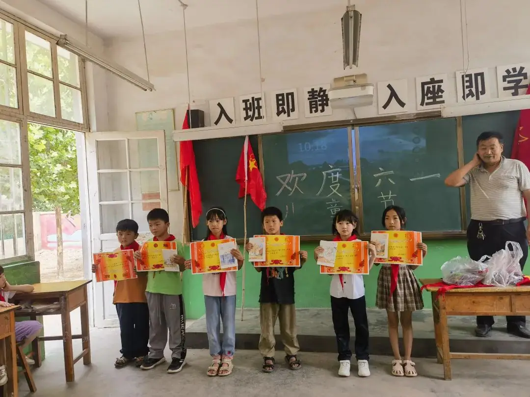 【红领巾爱祖国】2024年平邑县英光小学少先队庆“六一”暨分批入队仪式 第6张 【红领巾爱祖国】2024年平邑县英光小学少先队庆“六一”暨分批入队仪式 第6张