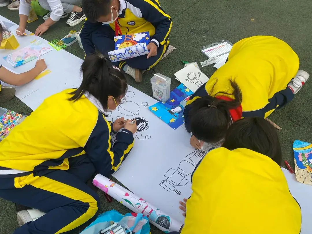 三十里堡小学(一小校区)“童心筑梦 共绘未来”主题大队会暨庆六一百米共绘活动 第57张 三十里堡小学(一小校区)“童心筑梦 共绘未来”主题大队会暨庆六一百米共绘活动 第57张