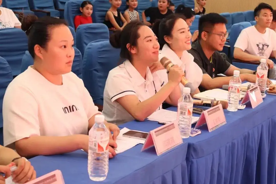 华曜港利实验小学第一届“华曜杯”艺术风采大赛(器乐、舞蹈专场) 第28张 华曜港利实验小学第一届“华曜杯”艺术风采大赛(器乐、舞蹈专场) 第28张